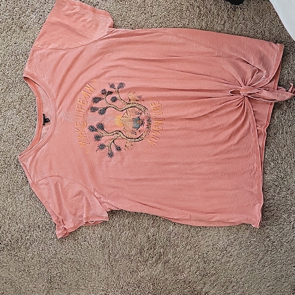 Torrid women's graphic tshirt size 4